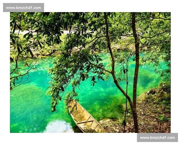荔波小七孔大爷的 “不白来” 承诺：一桨摇出山水情